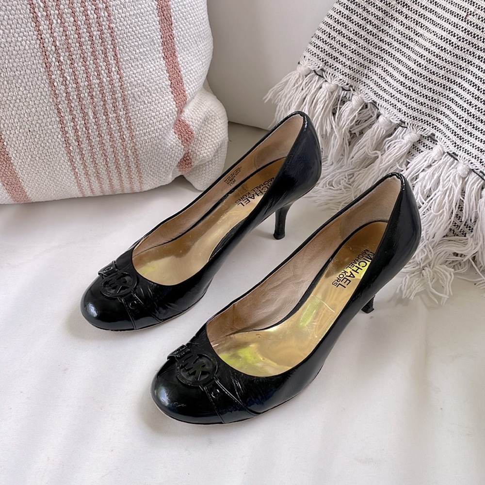 Michael Kors black Pumps size 7.5.  Super cute & very comfortable W/ 2” heel.